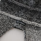 Elegante berretto lavorato a maglia grigio