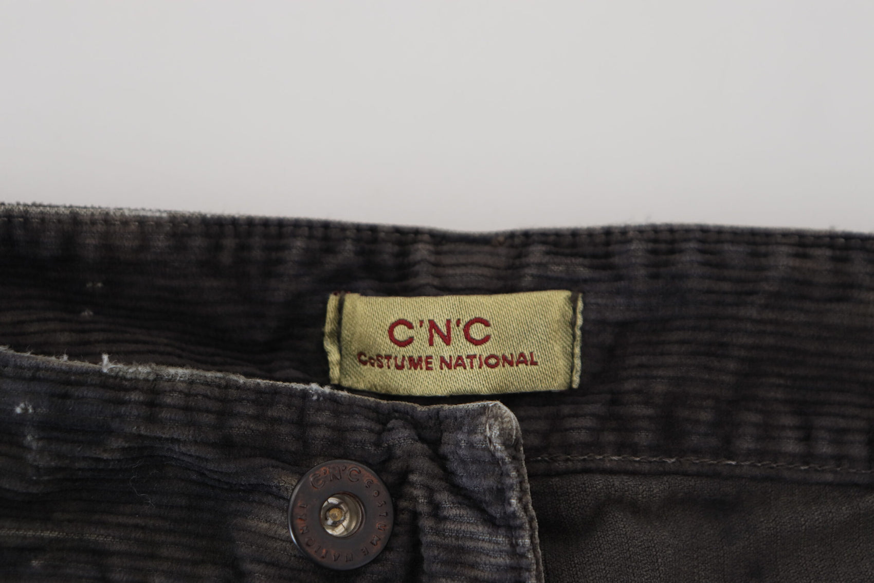 Stilvolle graue Cordjeans