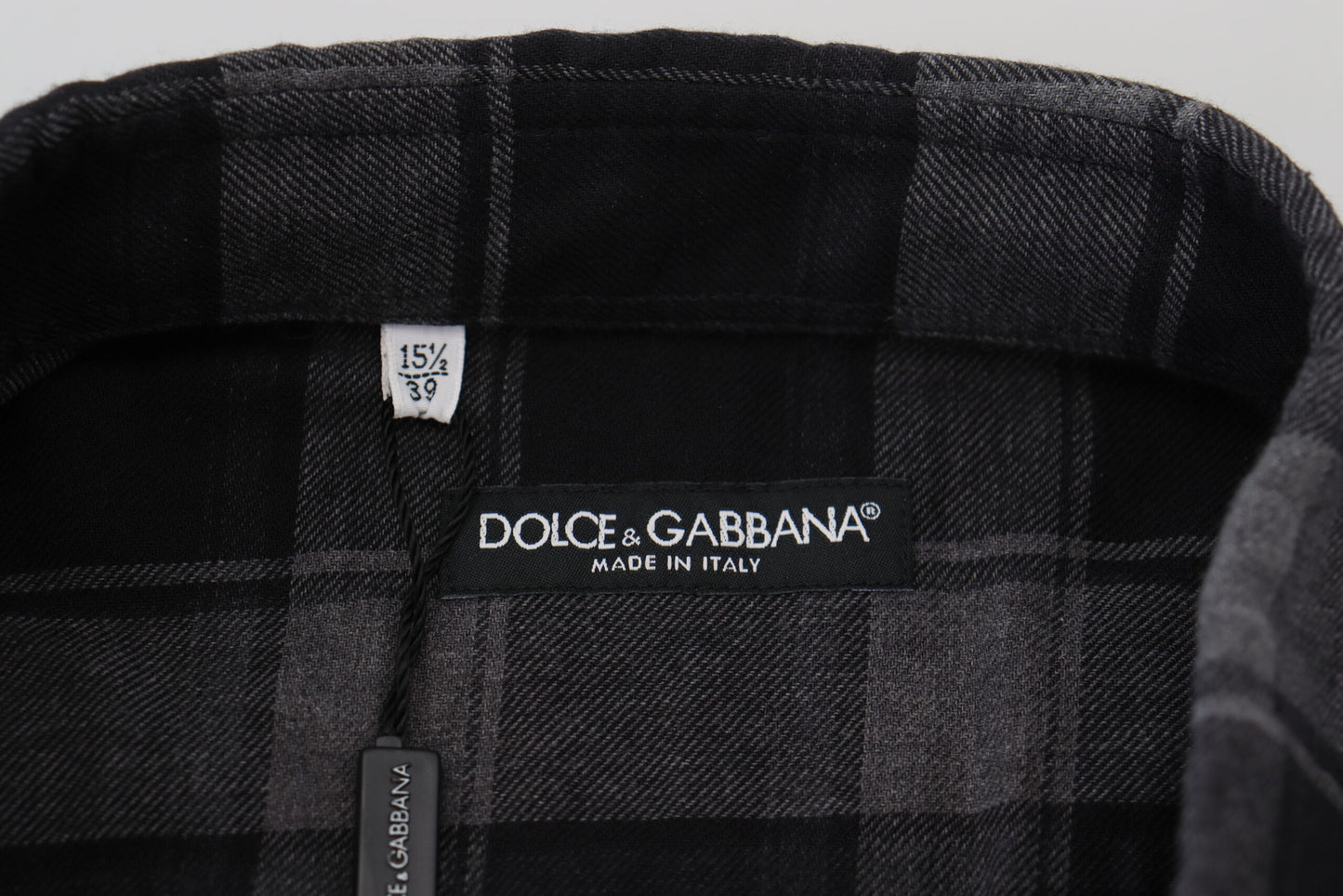 Elegantes schwarz-graues Button-Down-Hemd