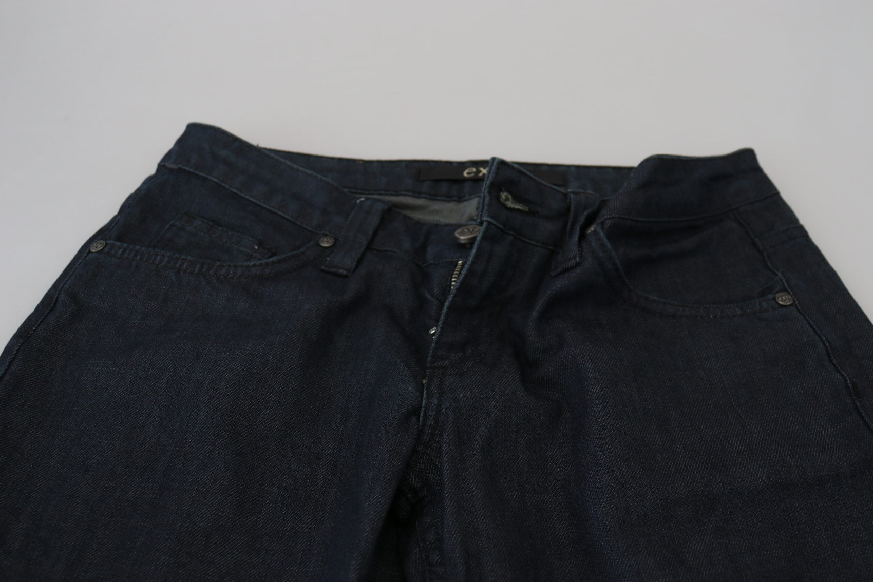 Schicke dunkelblaue Low Waist Straight Cut Jeans