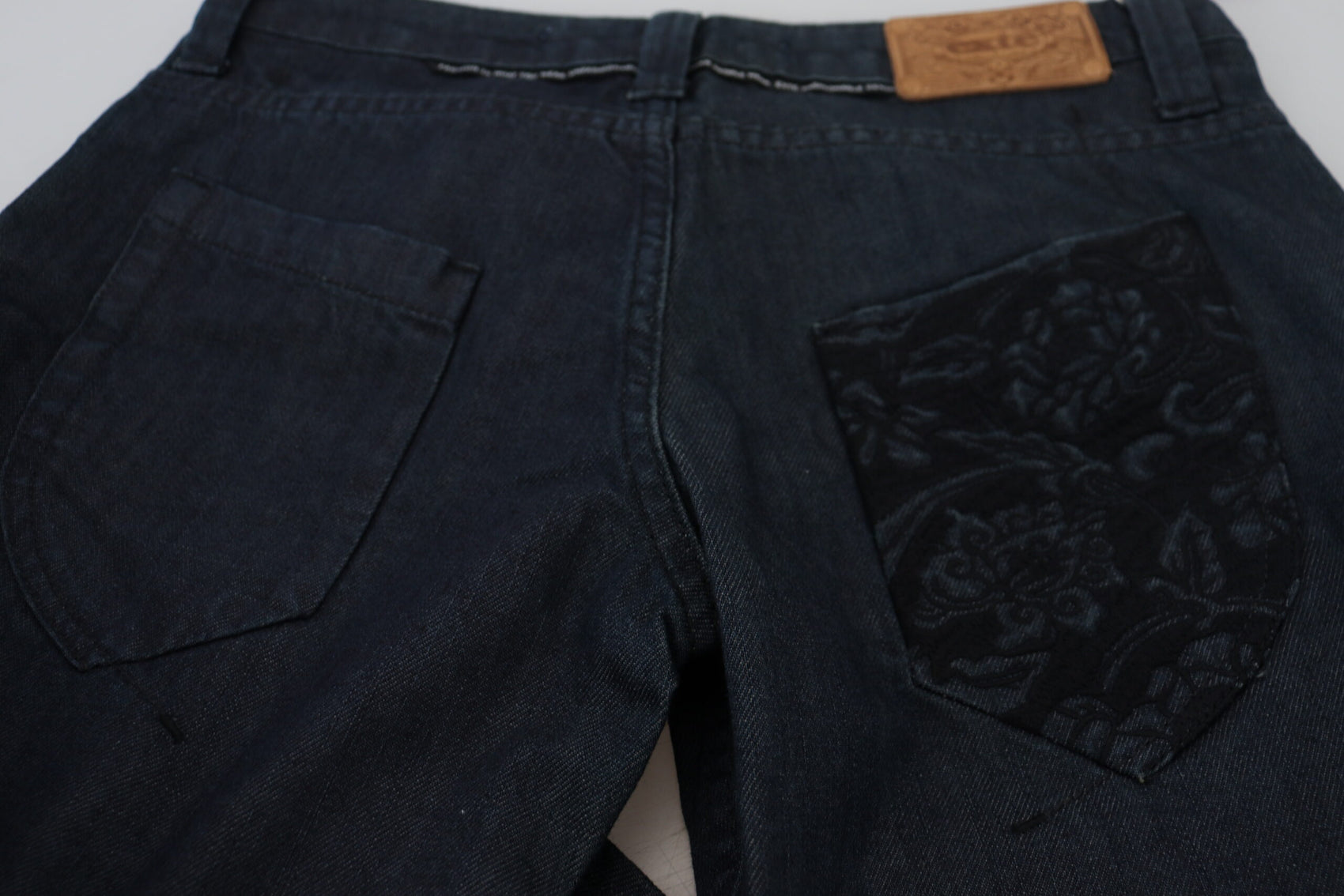 Schicke dunkelblaue Low Waist Straight Cut Jeans