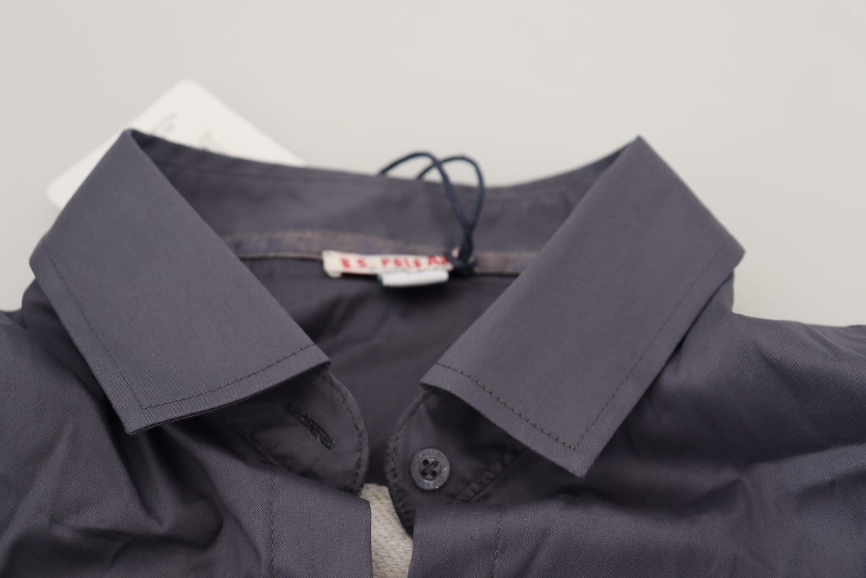 Elegantes graues Langarm-Poloshirt