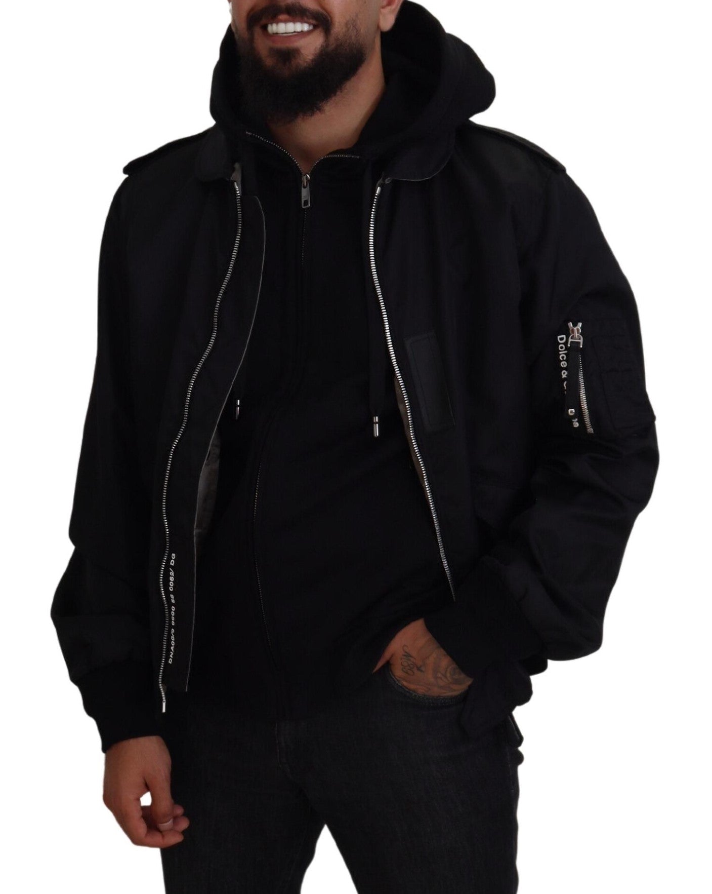 Elegante schwarze Bomberjacke mit Kapuze