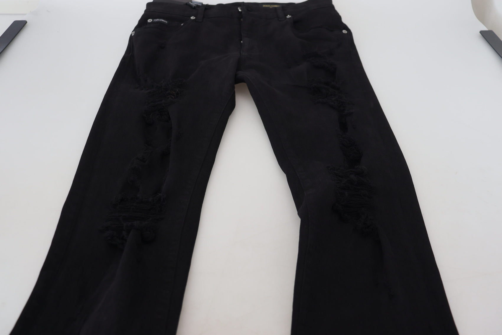 Svelte – Schwarzer, zerfetzter Slim-Fit-Jeansstoff