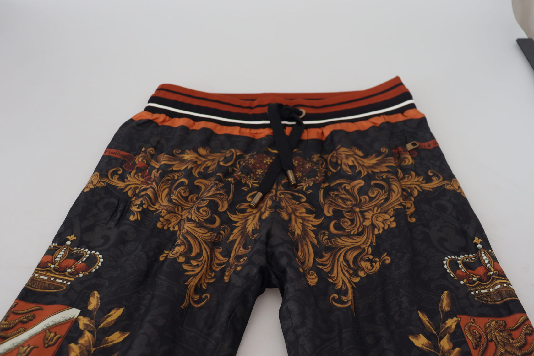 Seiden-Jogginghose mit barocker Krone