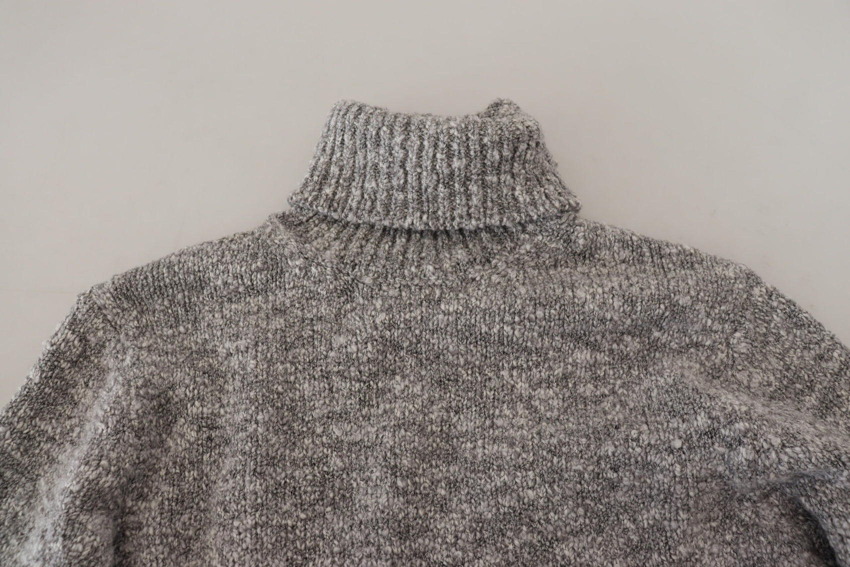 Eleganter grauer Rollkragenpullover aus Wollmischung