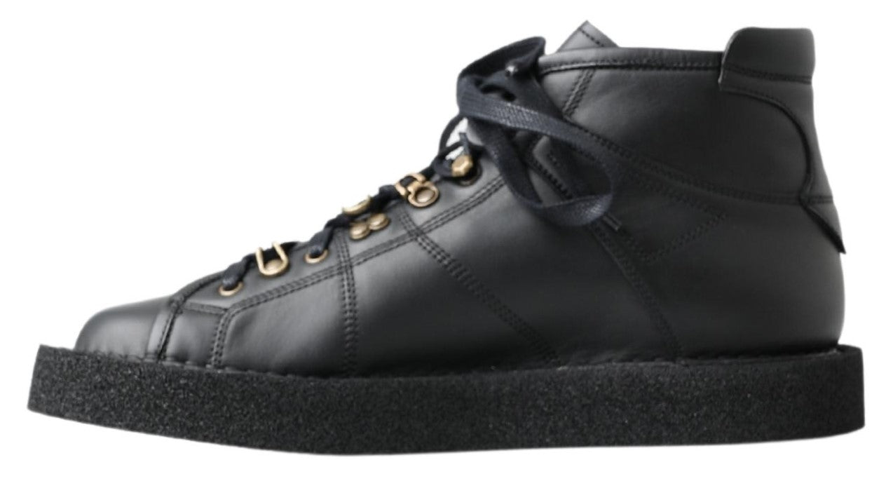 Elegante Stiefeletten mit silbernem Kettendetail