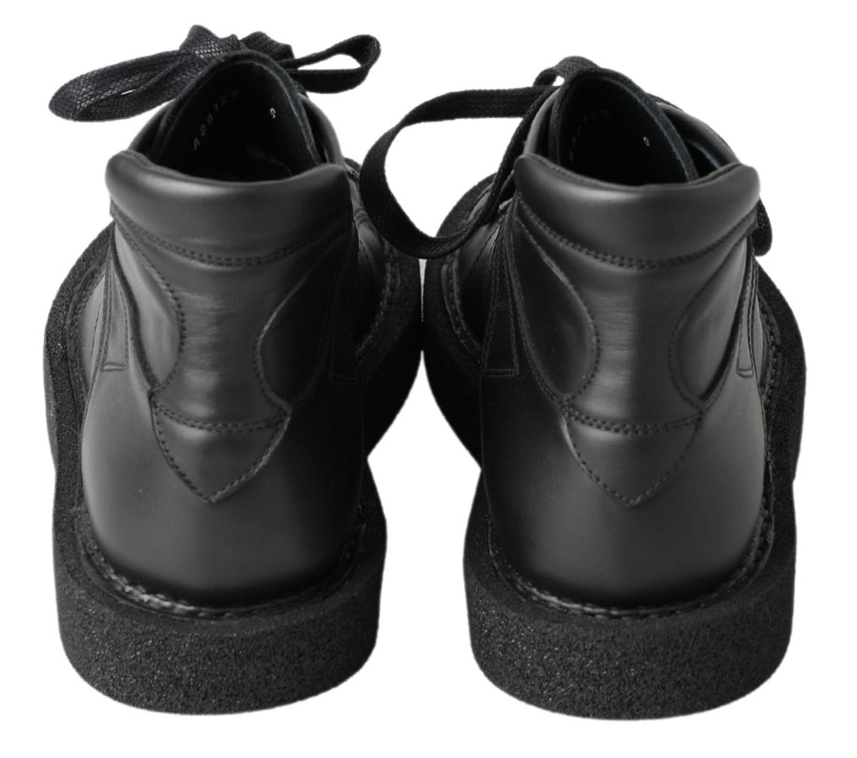 Elegante Stiefeletten mit silbernem Kettendetail