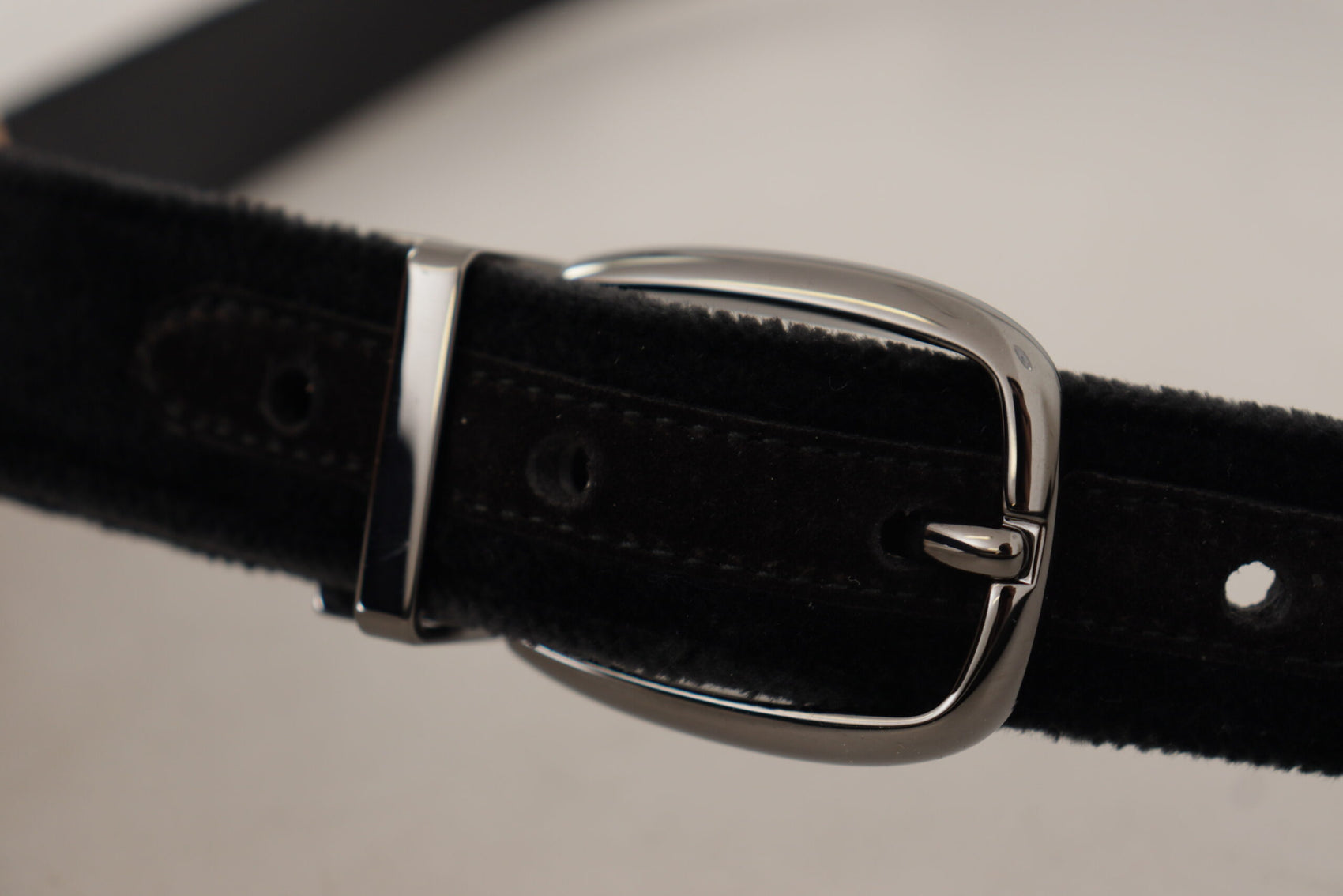 Elegante cintura di velluto nero firmata