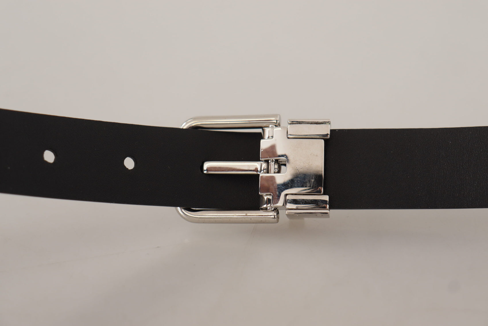 Elegante cintura in pelle con fibbia in metallo