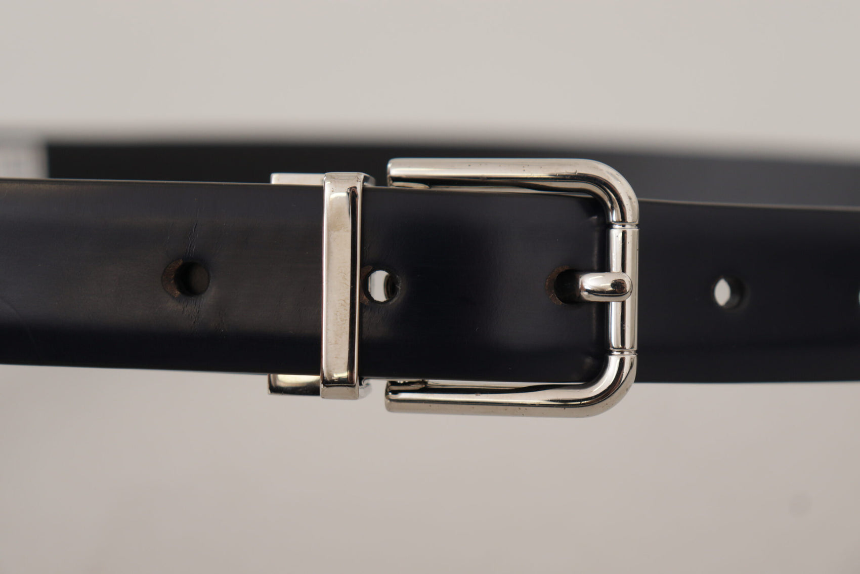 Elegante cintura in pelle con fibbia in metallo