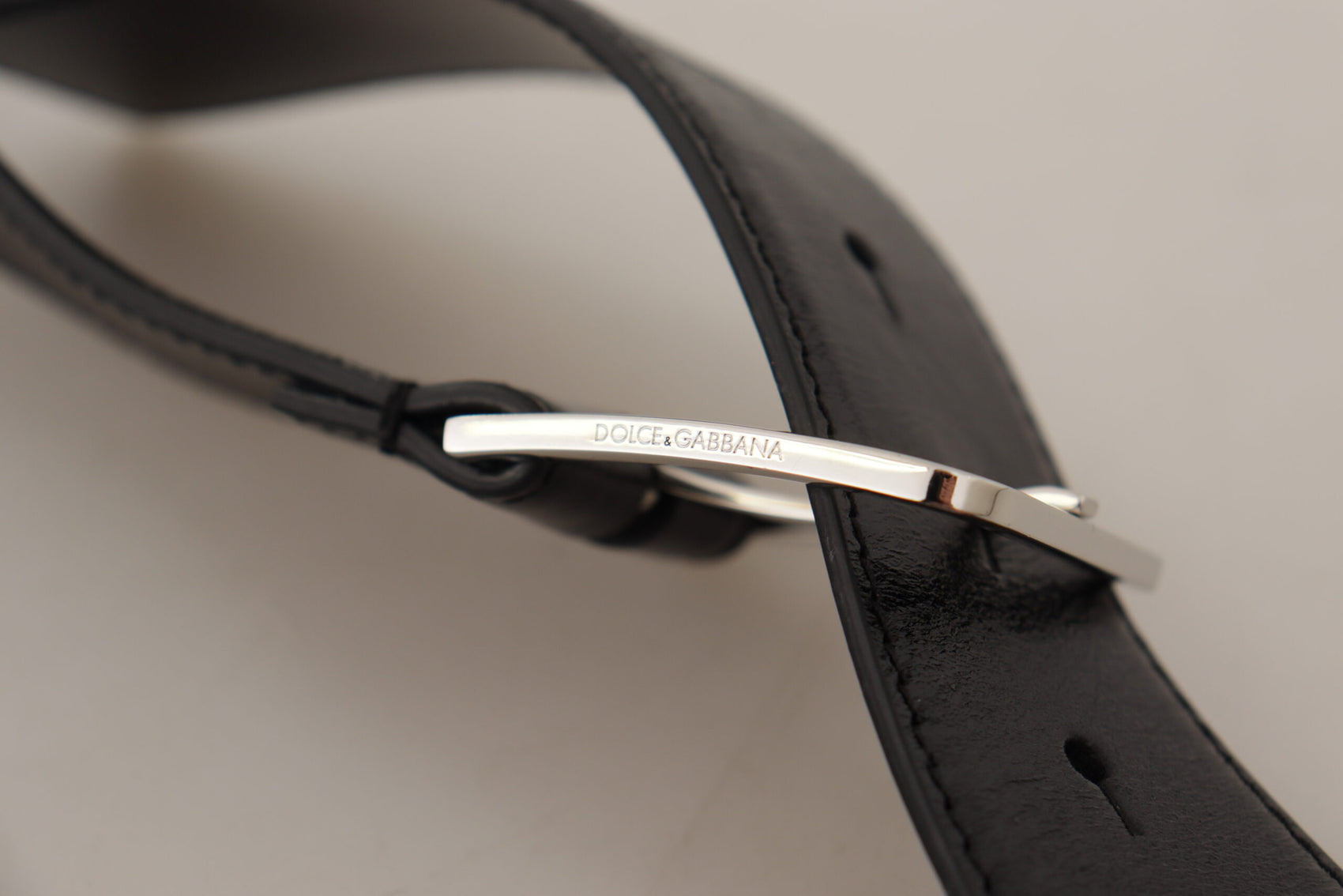 Elegante cintura in pelle con fibbia in metallo