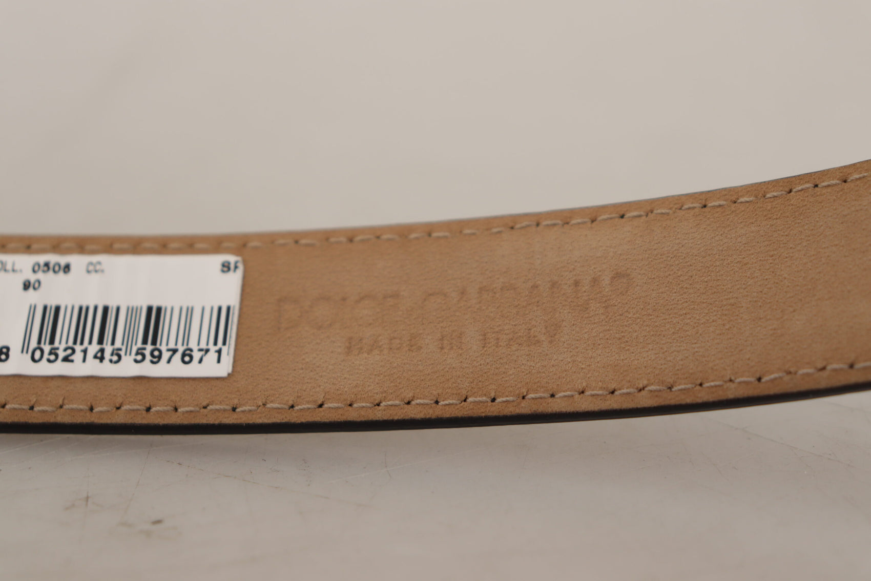 Cintura in pelle nera elegante con fibbia in metallo