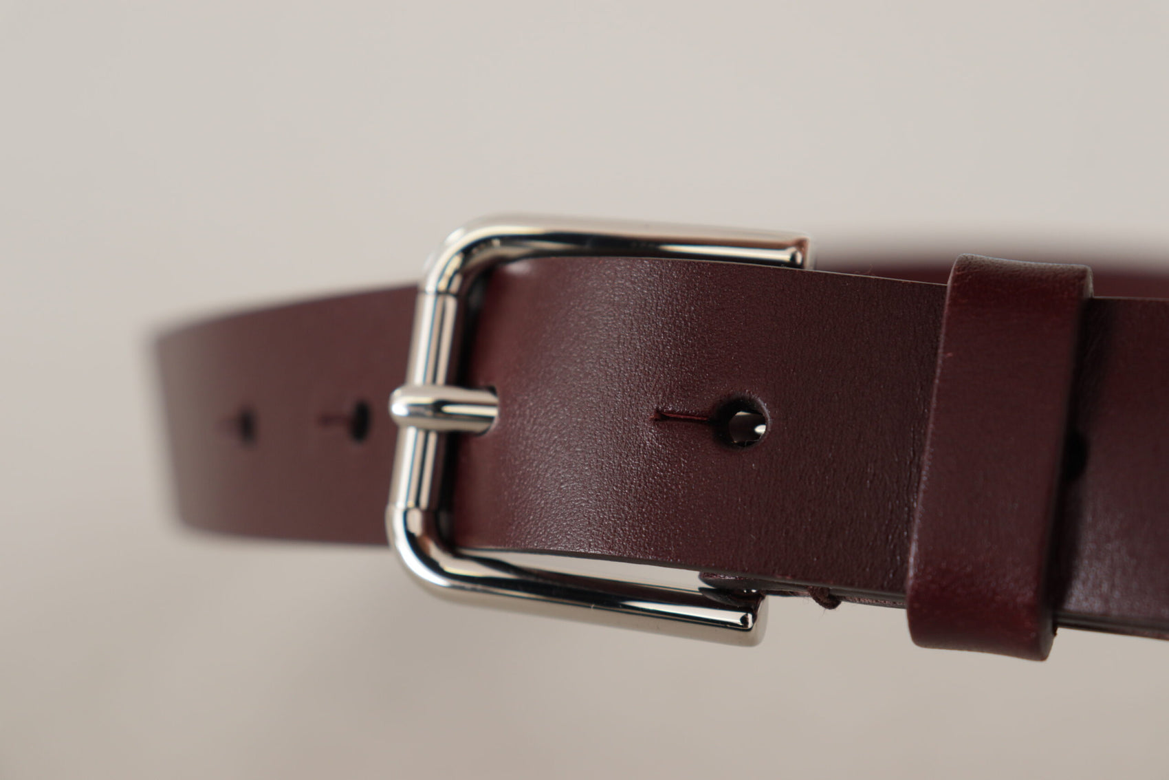 Cintura in pelle Maroon Luxe con fibbia in metallo