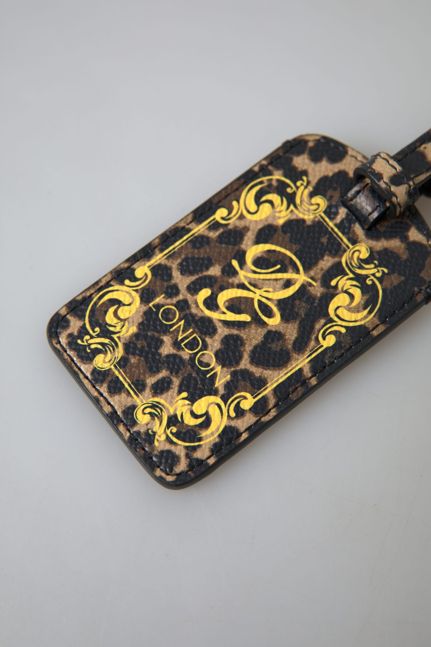 Elegante etichetta per bagaglio in pelle leopardata