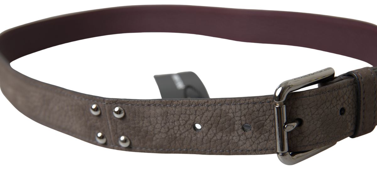 Elegante cintura in pelle marrone con fibbia in metallo