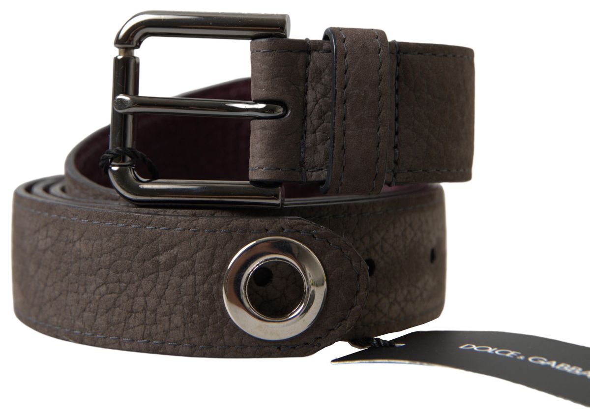 Elegante cintura in pelle marrone con fibbia in metallo