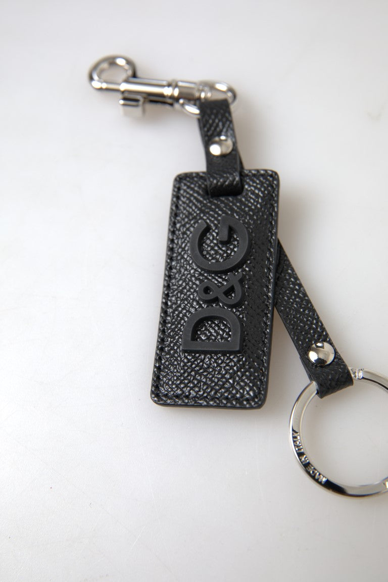 Elegante accessorio portachiavi in ​​pelle nera