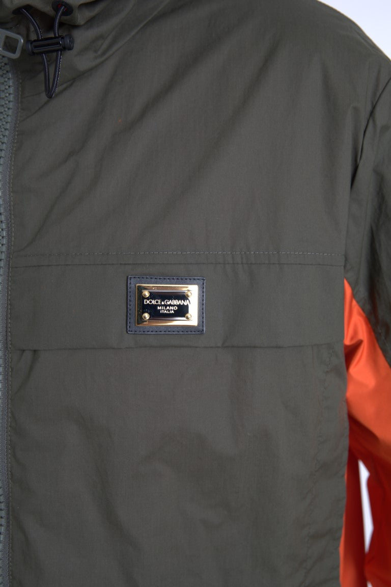 Elegante giacca con cappuccio e cerniera intera in verde e arancione