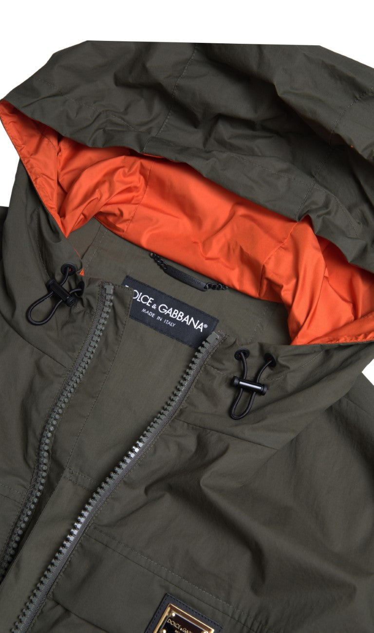Elegante giacca con cappuccio e cerniera intera in verde e arancione