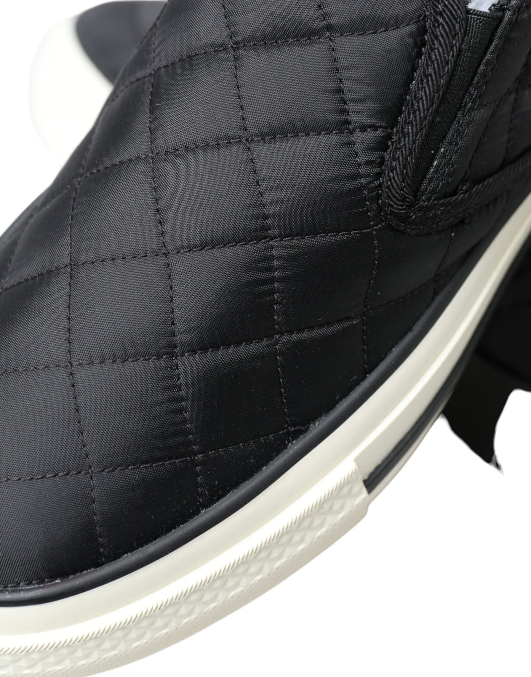 Elegante gesteppte schwarze Canvas-Sneaker