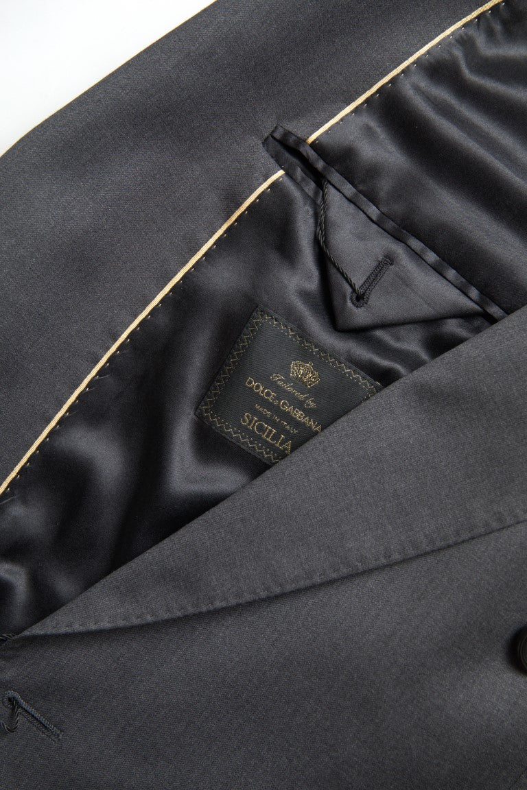 Eleganter, grauer, zweireihiger Anzug im Slim Fit