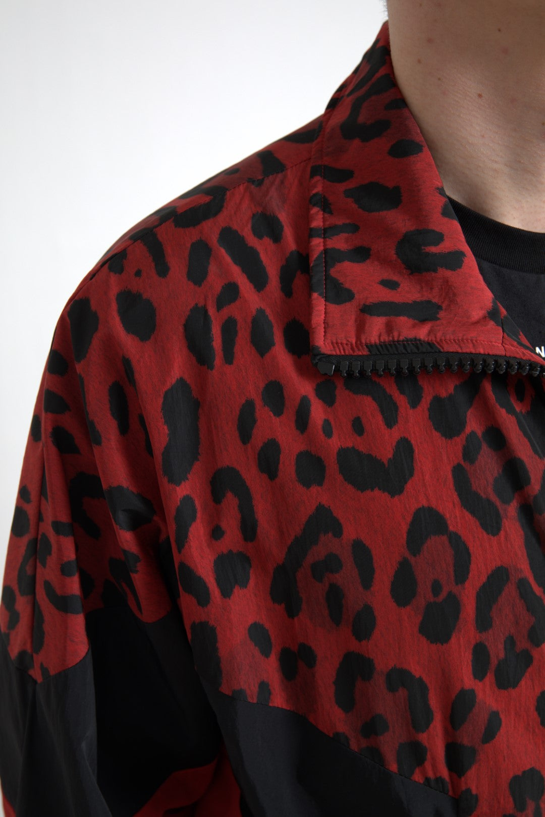 Giacca con cerniera e leopardo rosso
