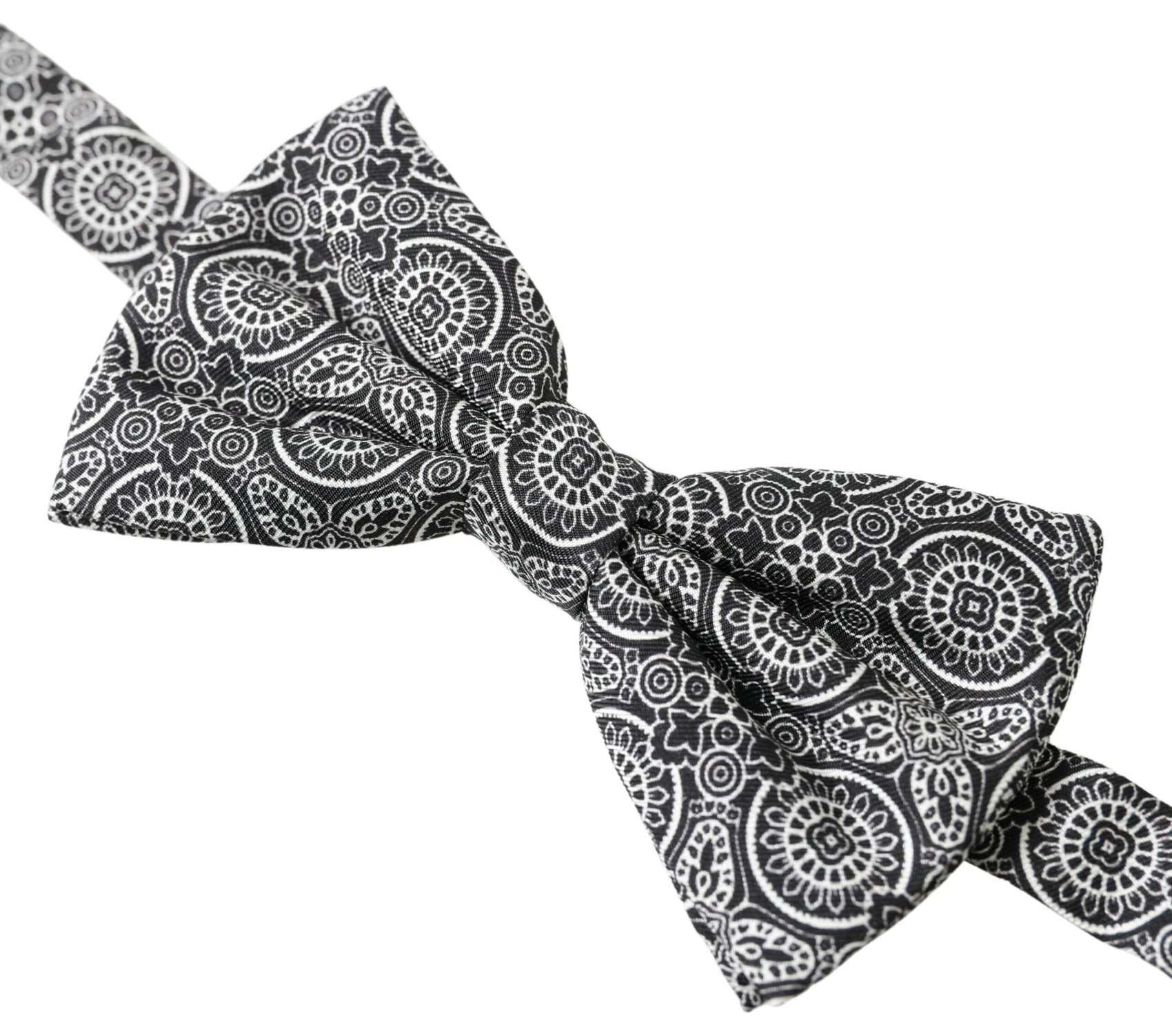 Elegante papillon in seta bianco e nero