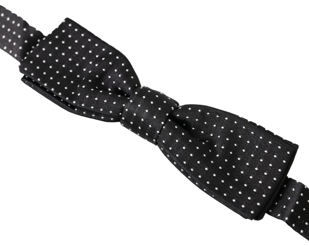 Elegante papillon nero in seta