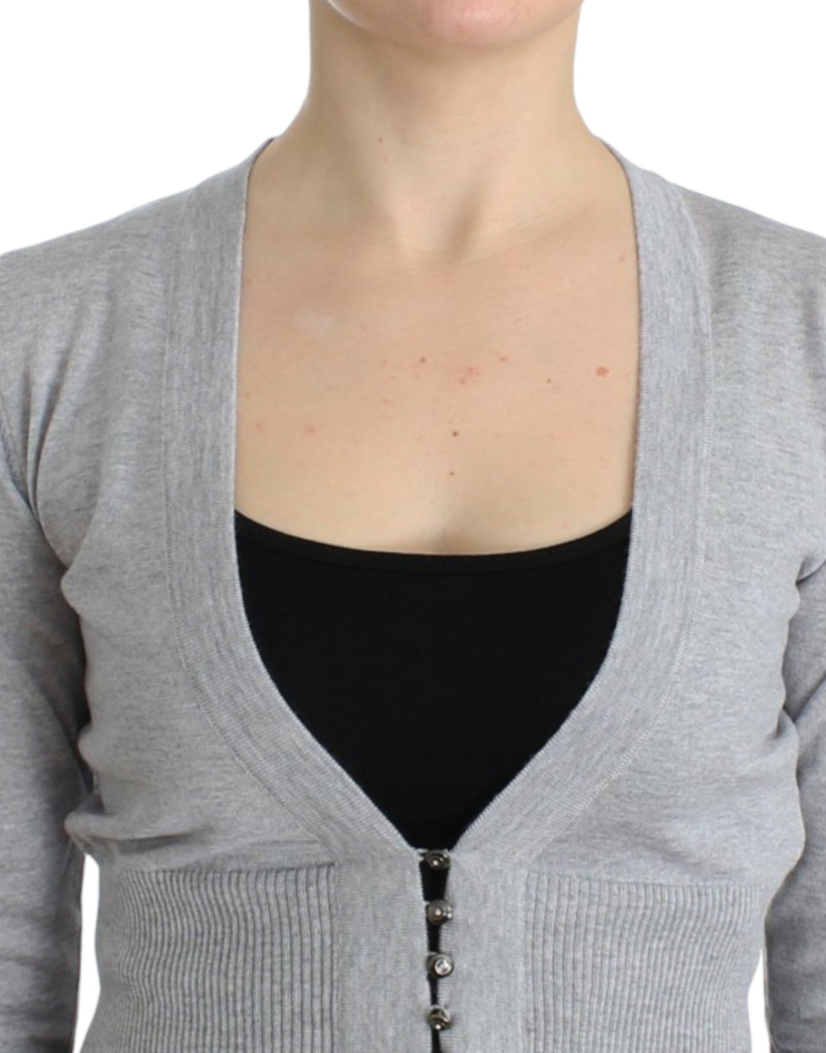 Cardigan corto in lana vergine in grigio chic