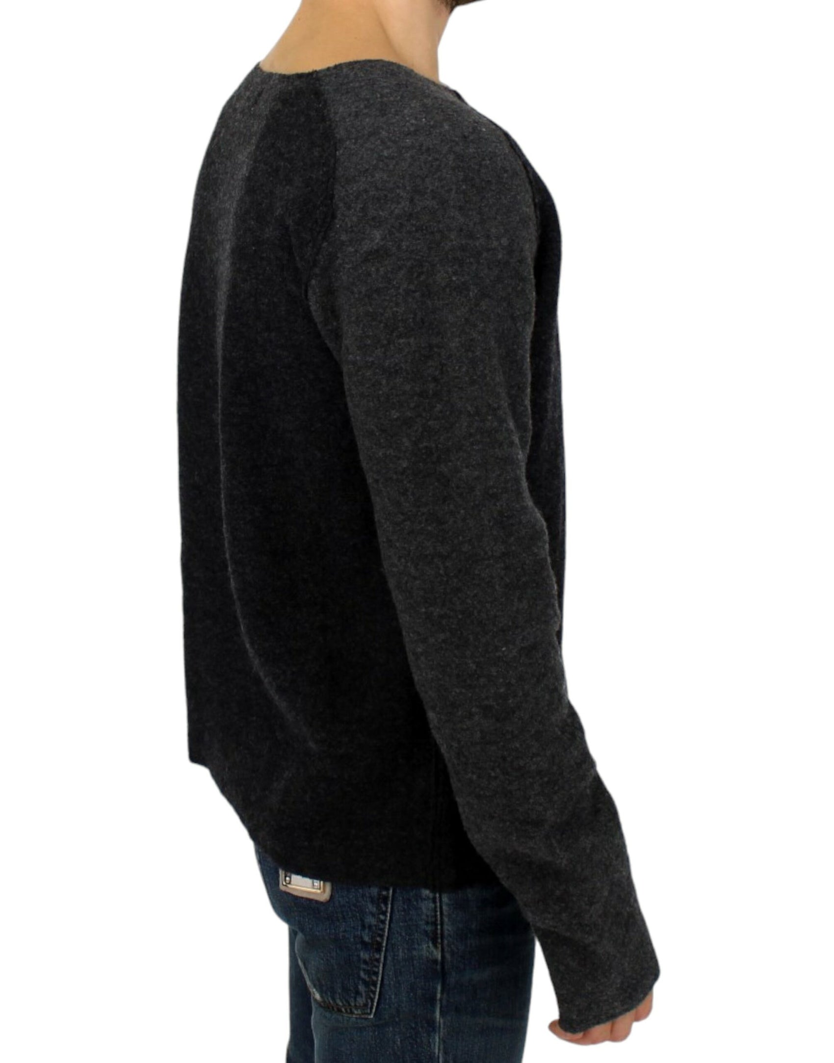 Schicker grauer Wollpullover mit Rundhalsausschnitt
