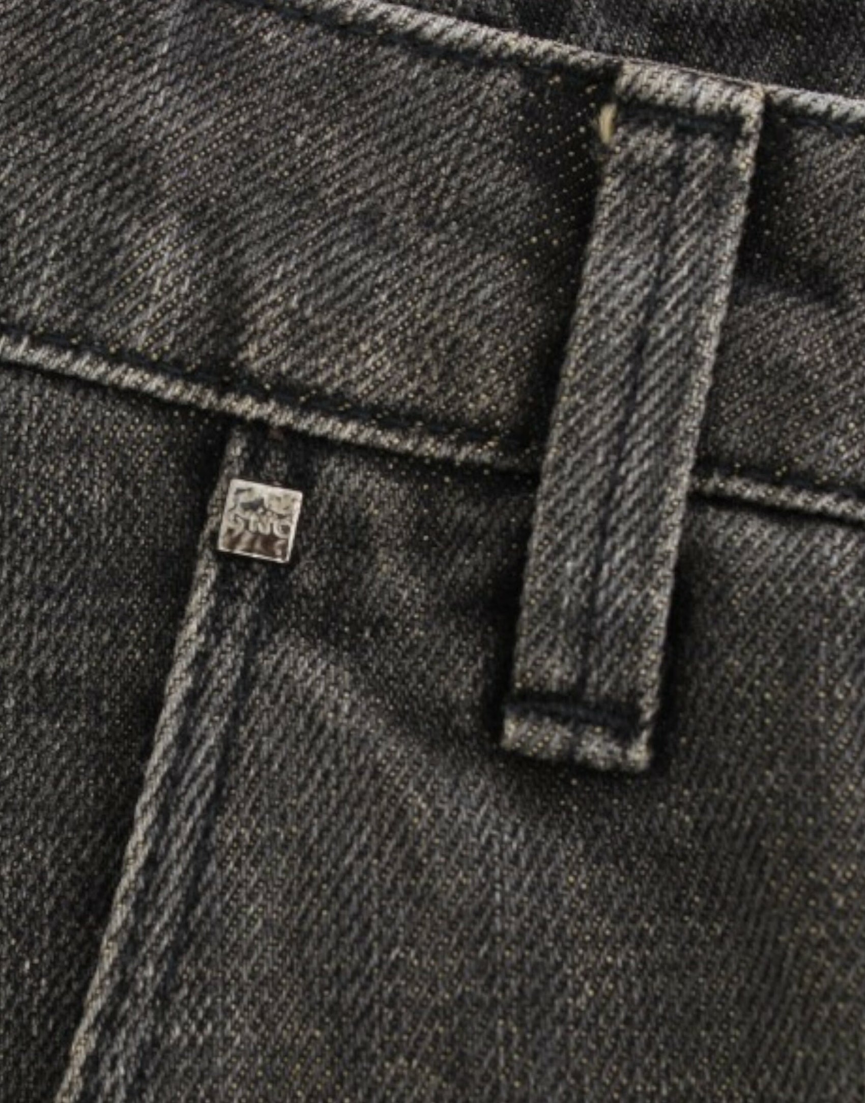 Elegante, graue Distressed-Jeans mit geradem Bein