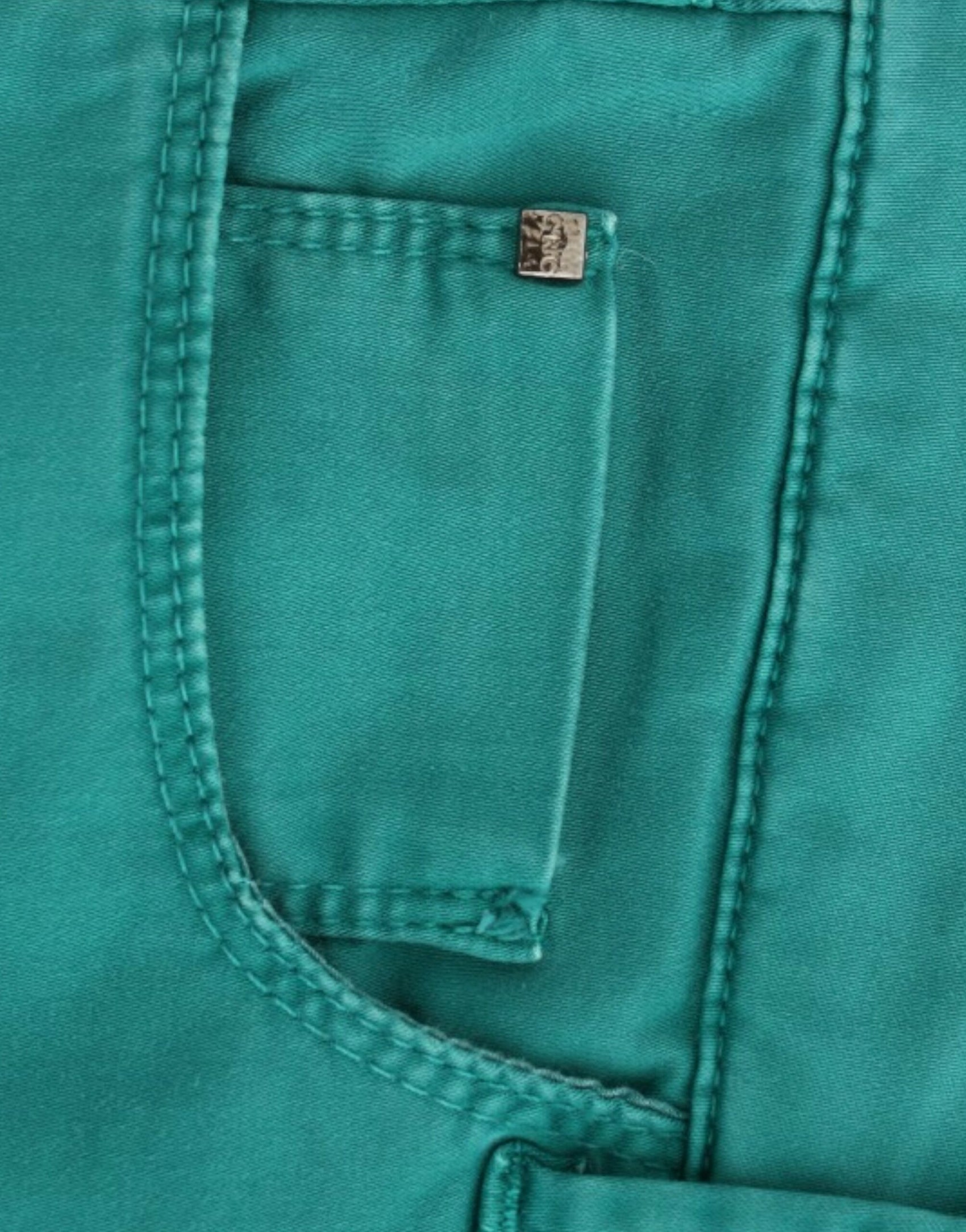 Jeans dritti verdi chic per uno stile sofisticato