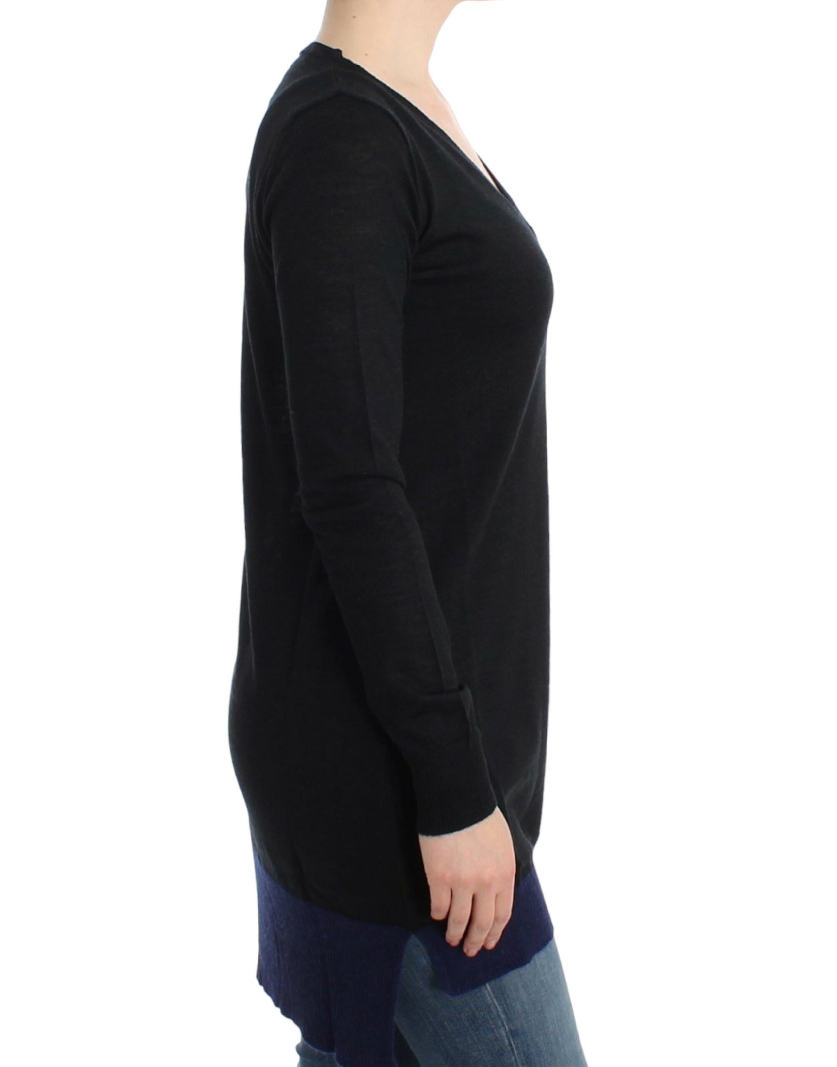 Eleganter leichter Pullover mit V-Ausschnitt