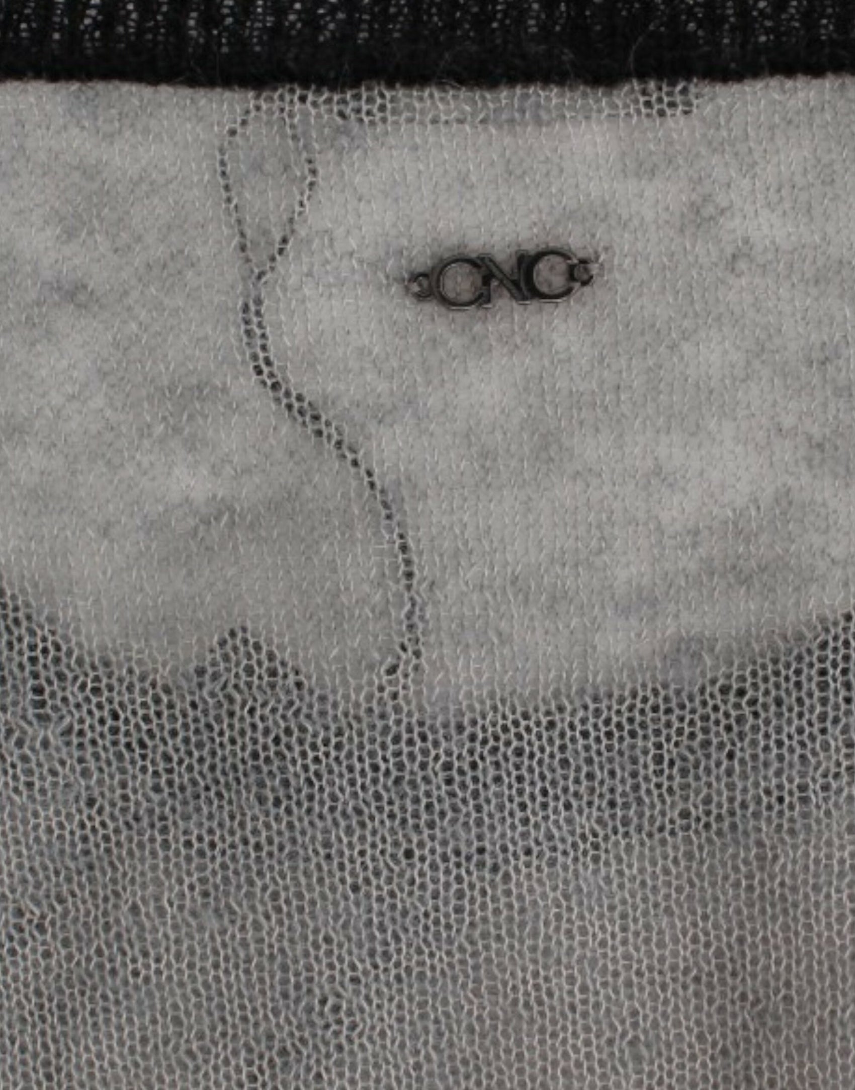 Schicker asymmetrischer Strickpullover mit Verzierung