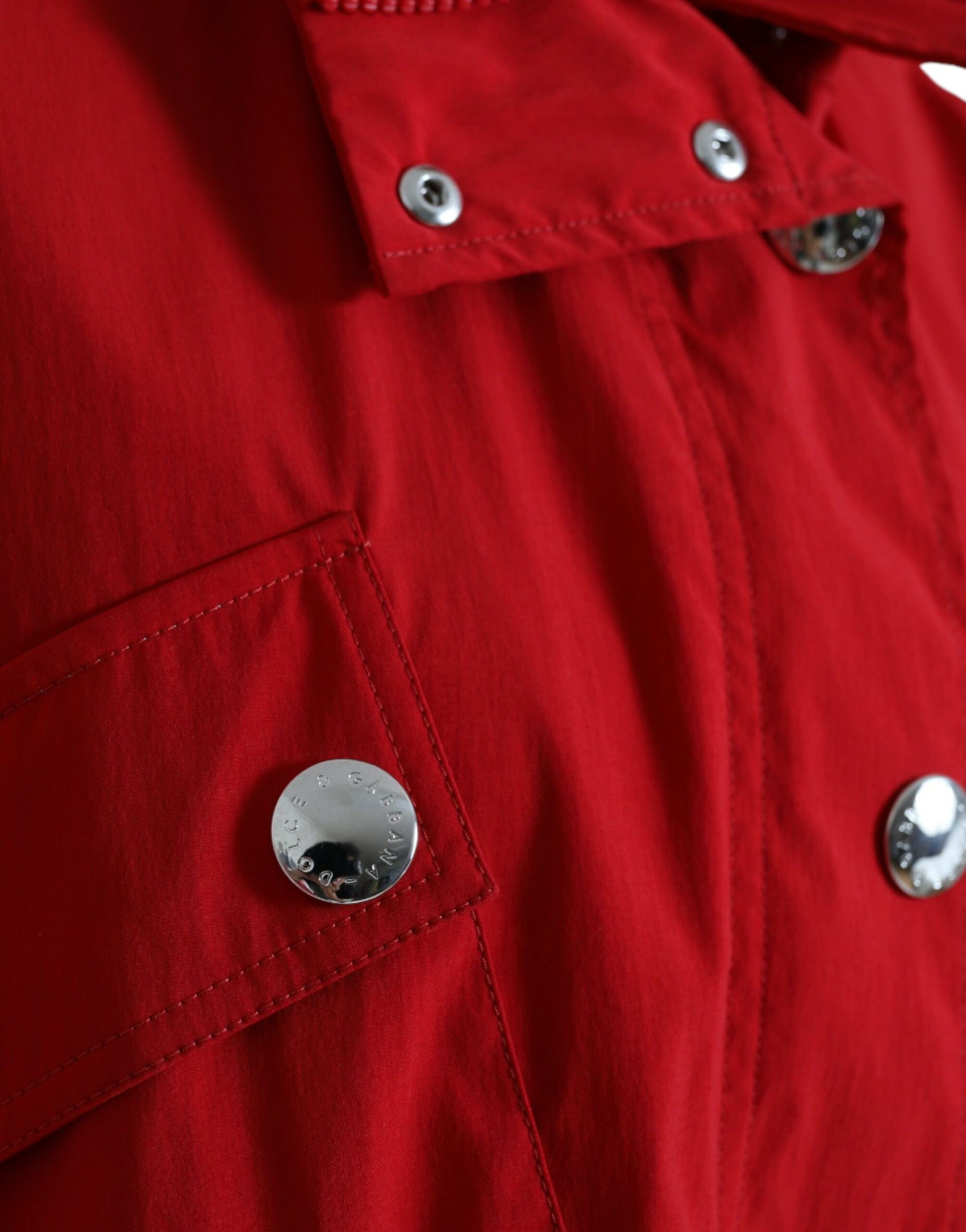 Elegante giacca rossa a maniche lunghe