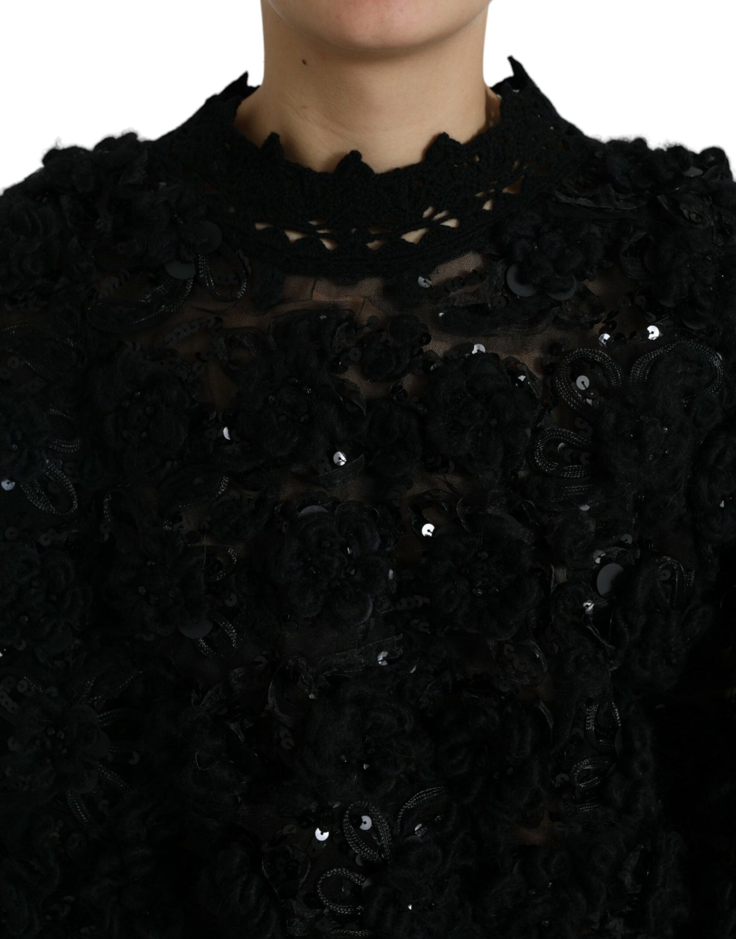 Maglione nero decorato con paillettes