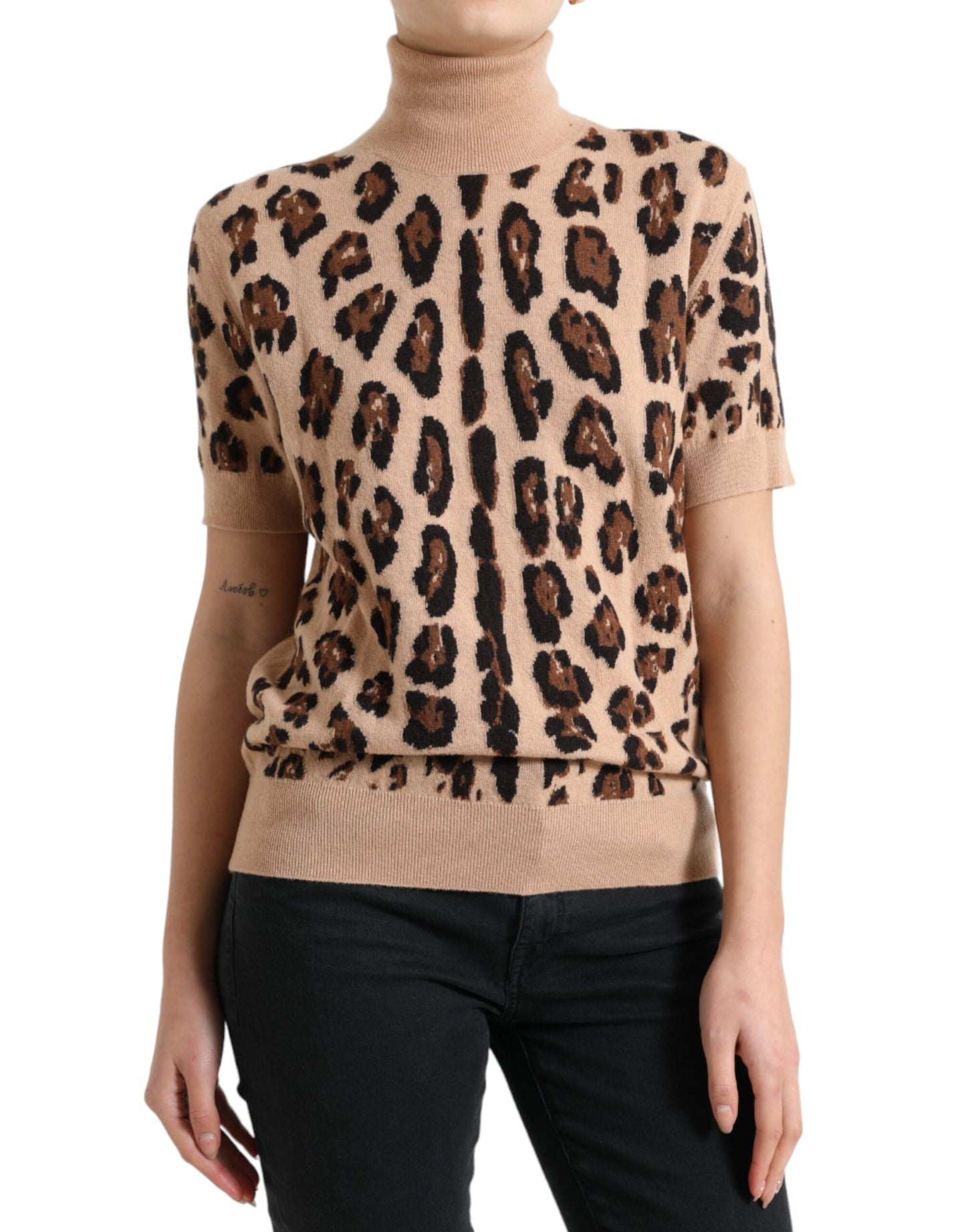 Elegante dolcevita in lana con motivo leopardato beige