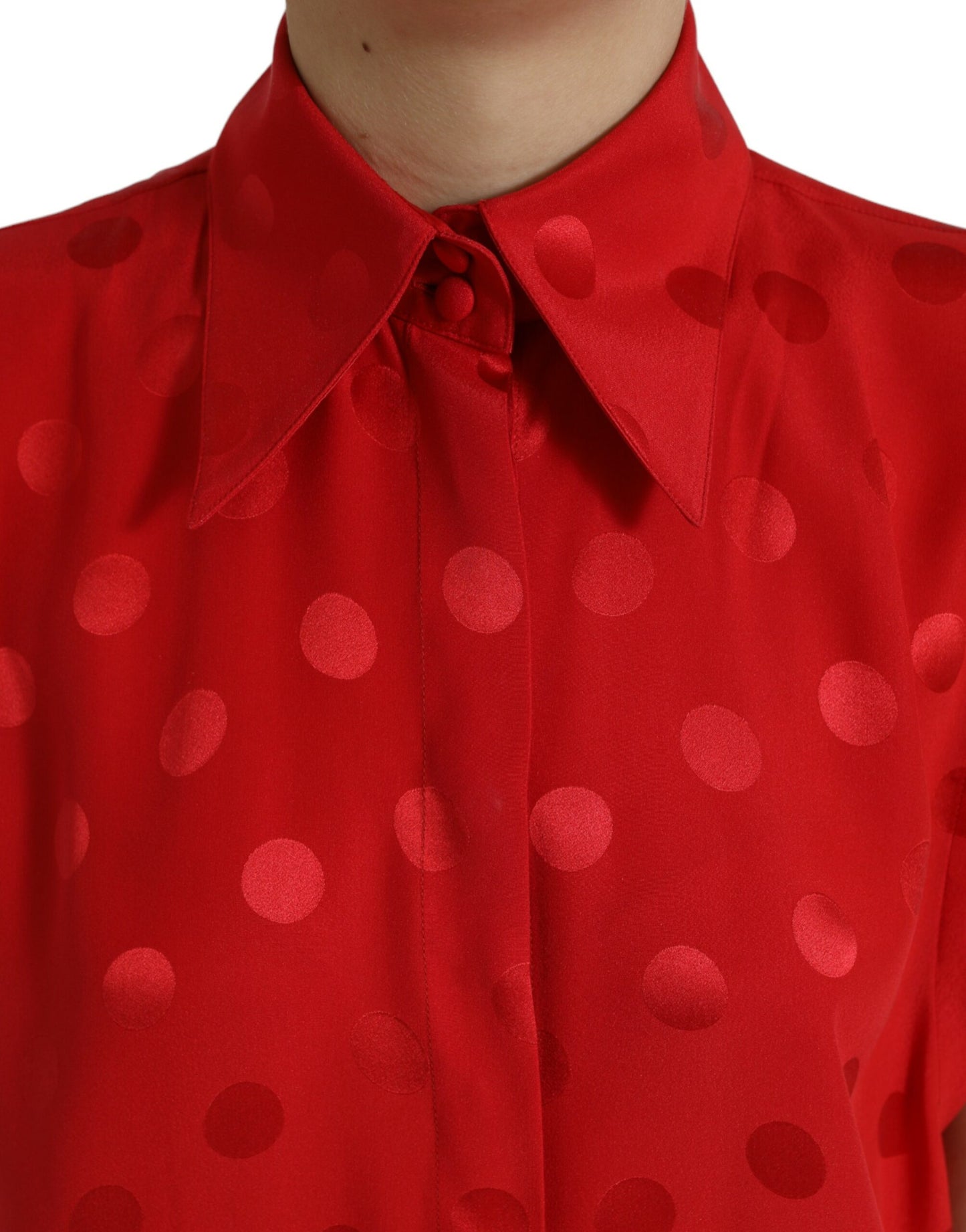 Elegante camicetta senza maniche in seta a pois