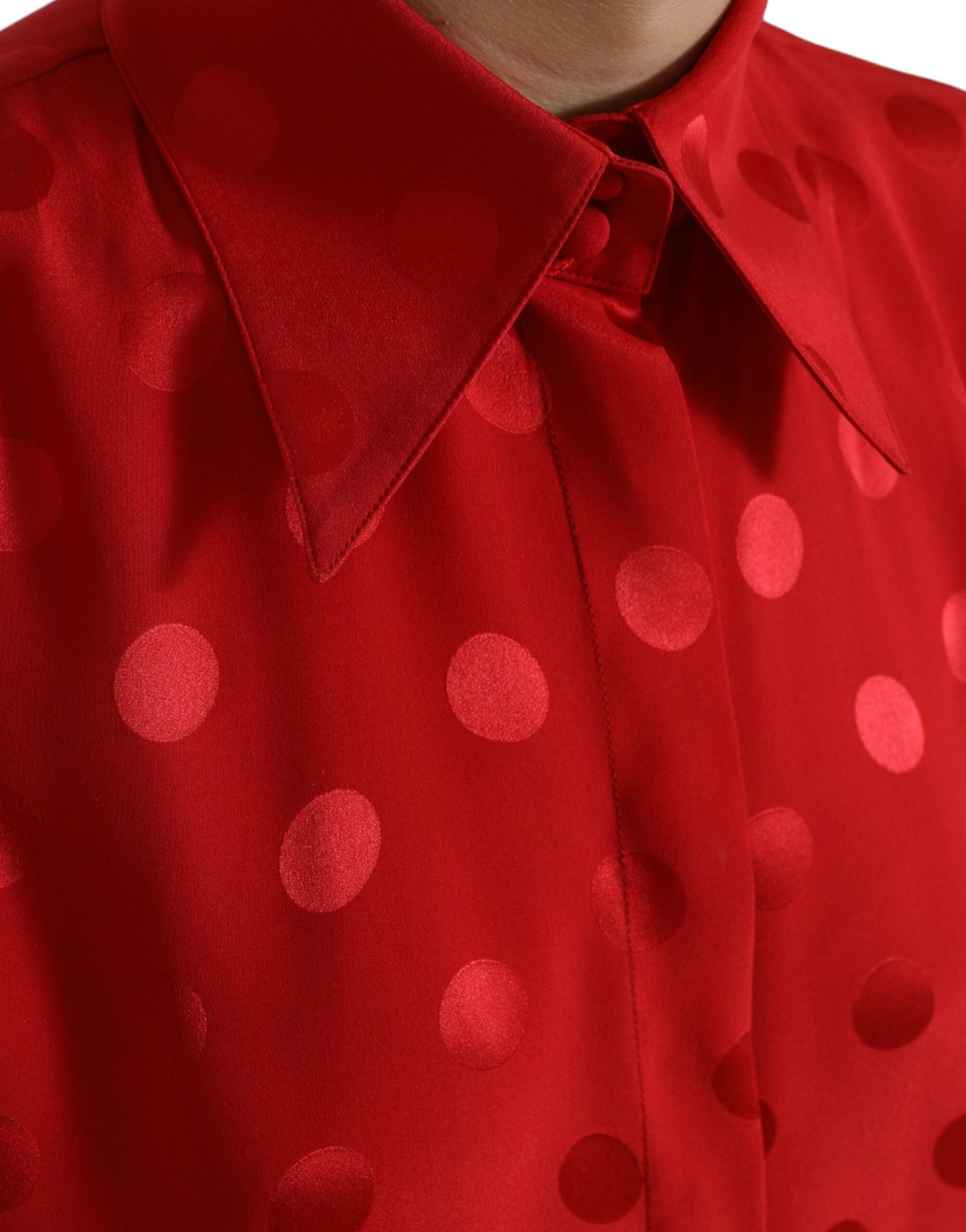 Elegante camicetta senza maniche in seta a pois
