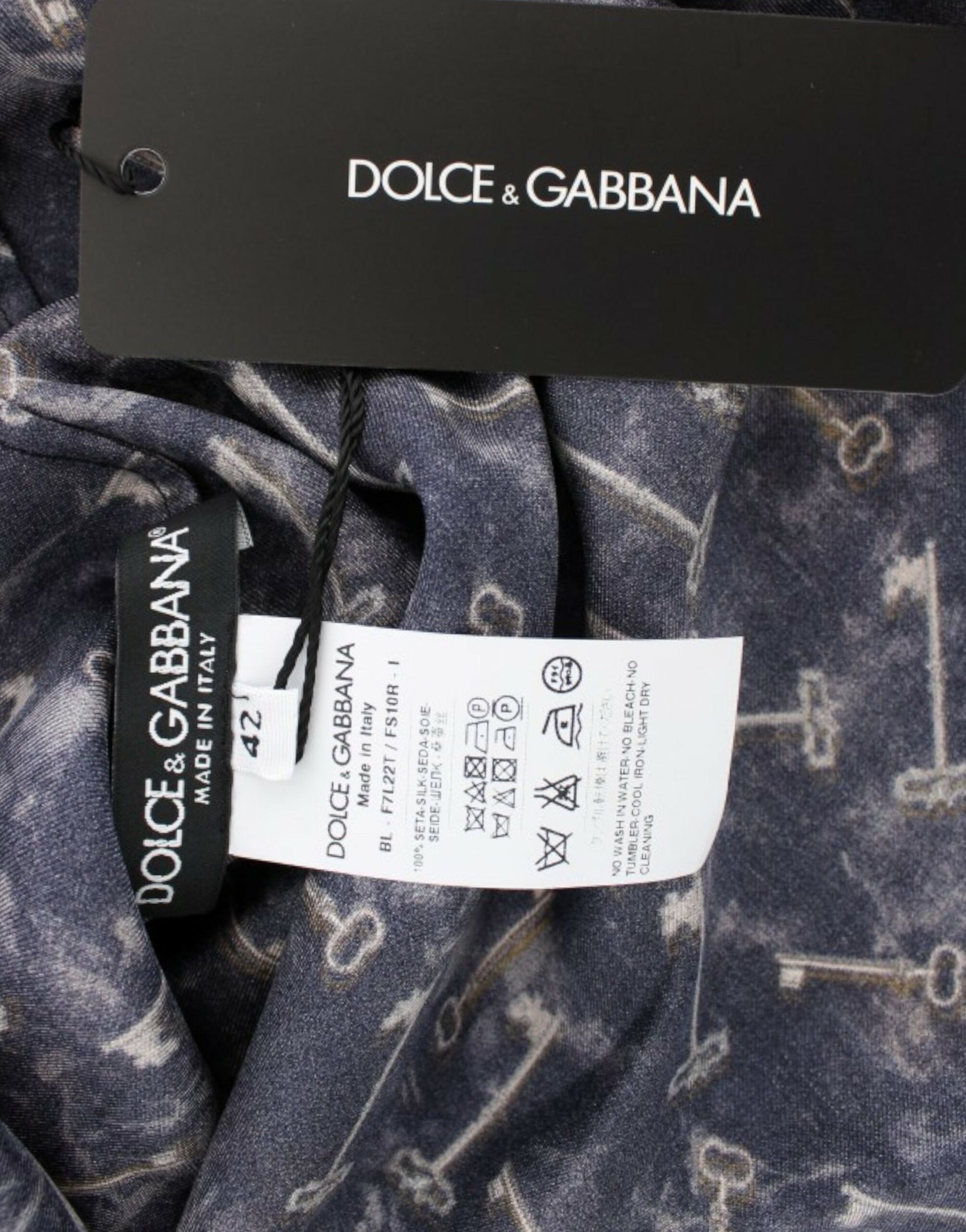 Seidenbluse „Enchanted Sicily“ mit goldenem Schlüssel-Print