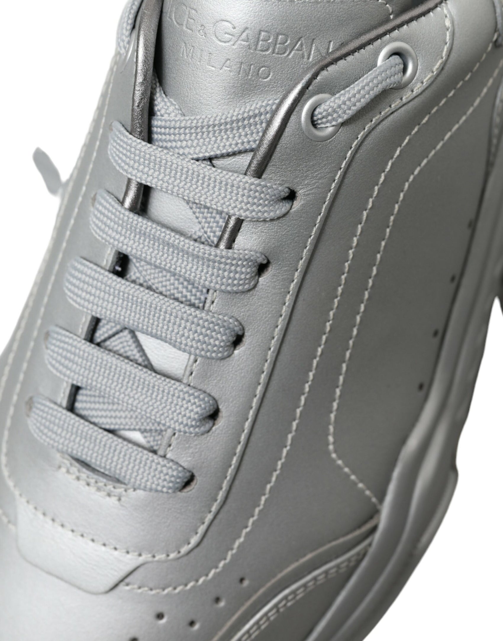 Eleganti sneakers in pelle di vitello argentata