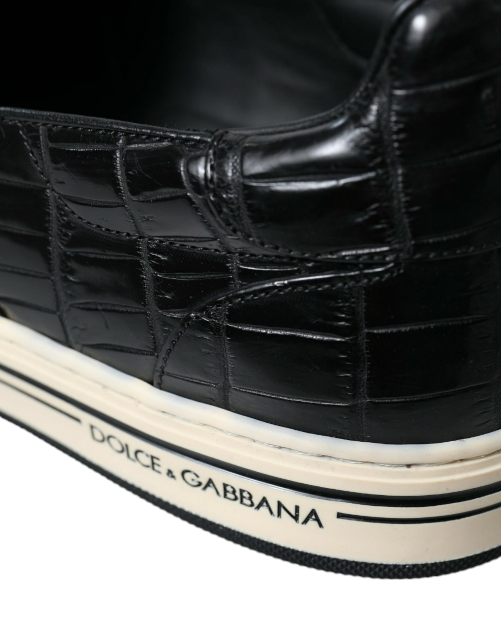 Eleganti sneakers basse in pelle di coccodrillo