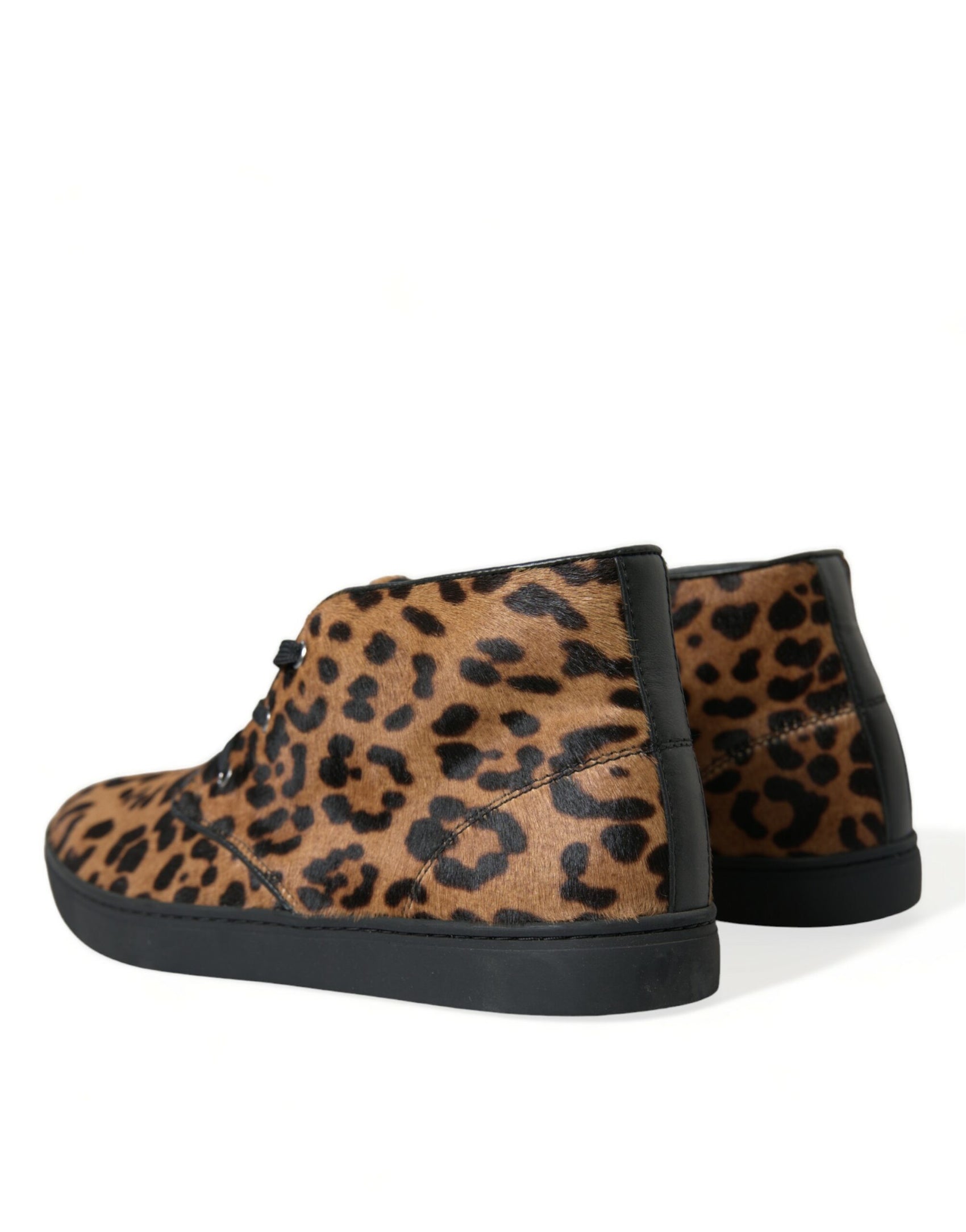 Eleganti sneakers con stampa leopardata a metà altezza