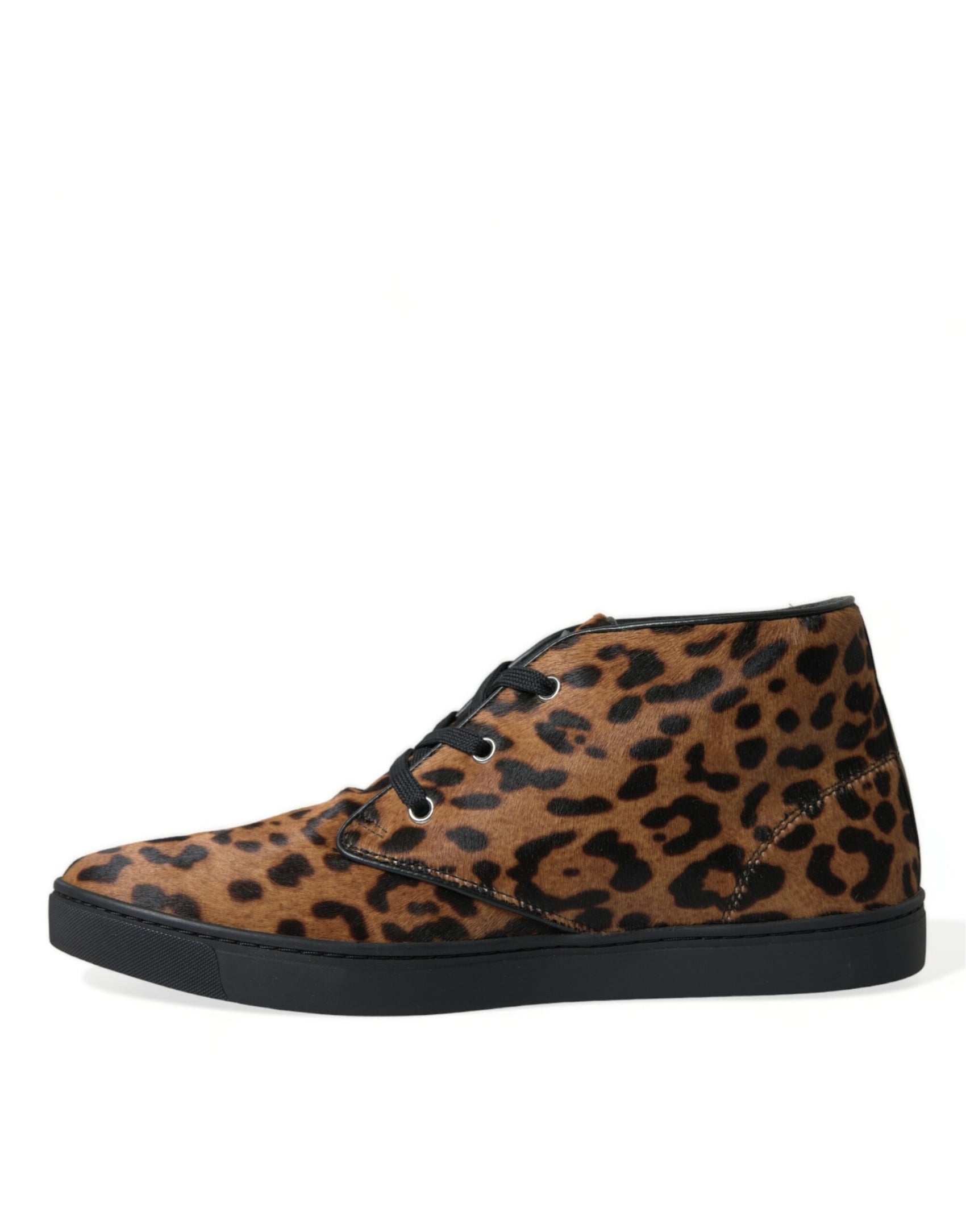 Eleganti sneakers con stampa leopardata a metà altezza