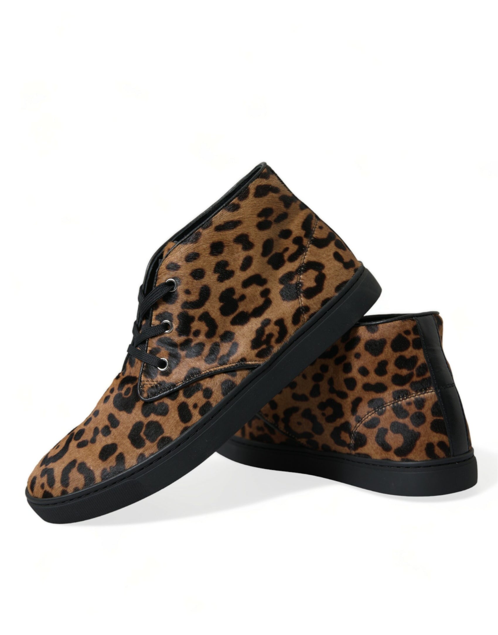 Eleganti sneakers con stampa leopardata a metà altezza