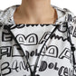 T-shirt con cappuccio e stampa logo chic