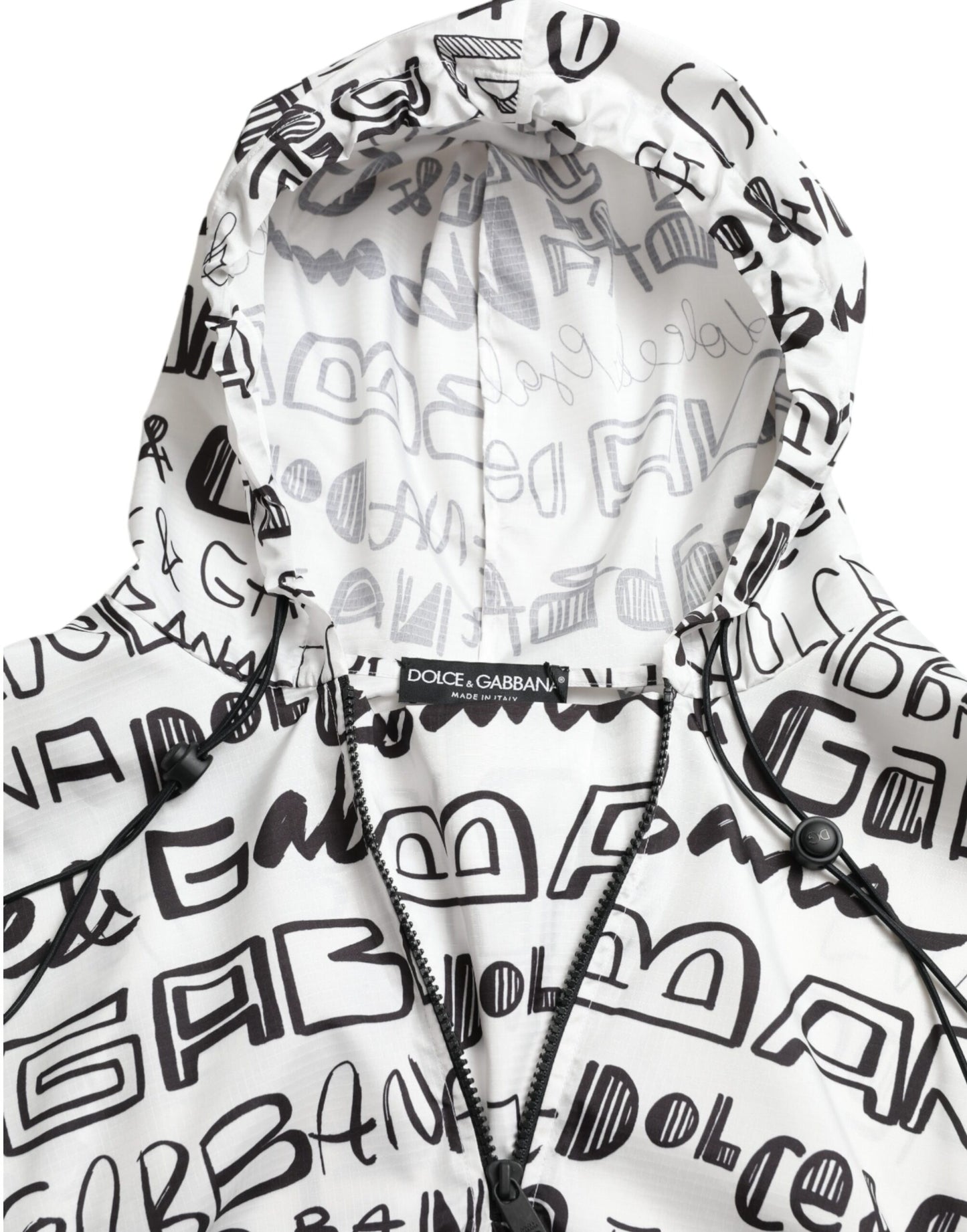 T-shirt con cappuccio e stampa logo chic