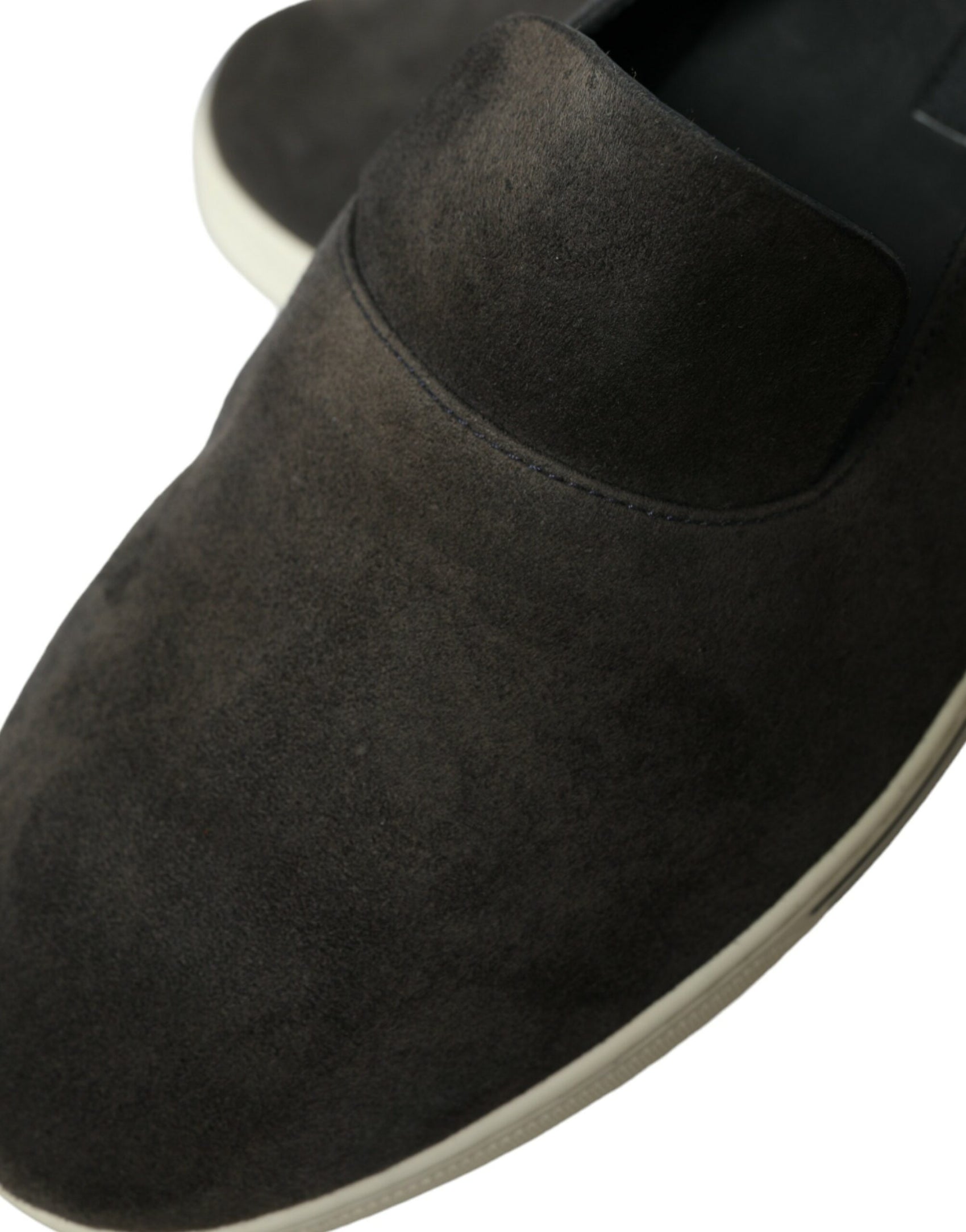 Eleganti pantofole in pelle scamosciata blu e coccodrillo