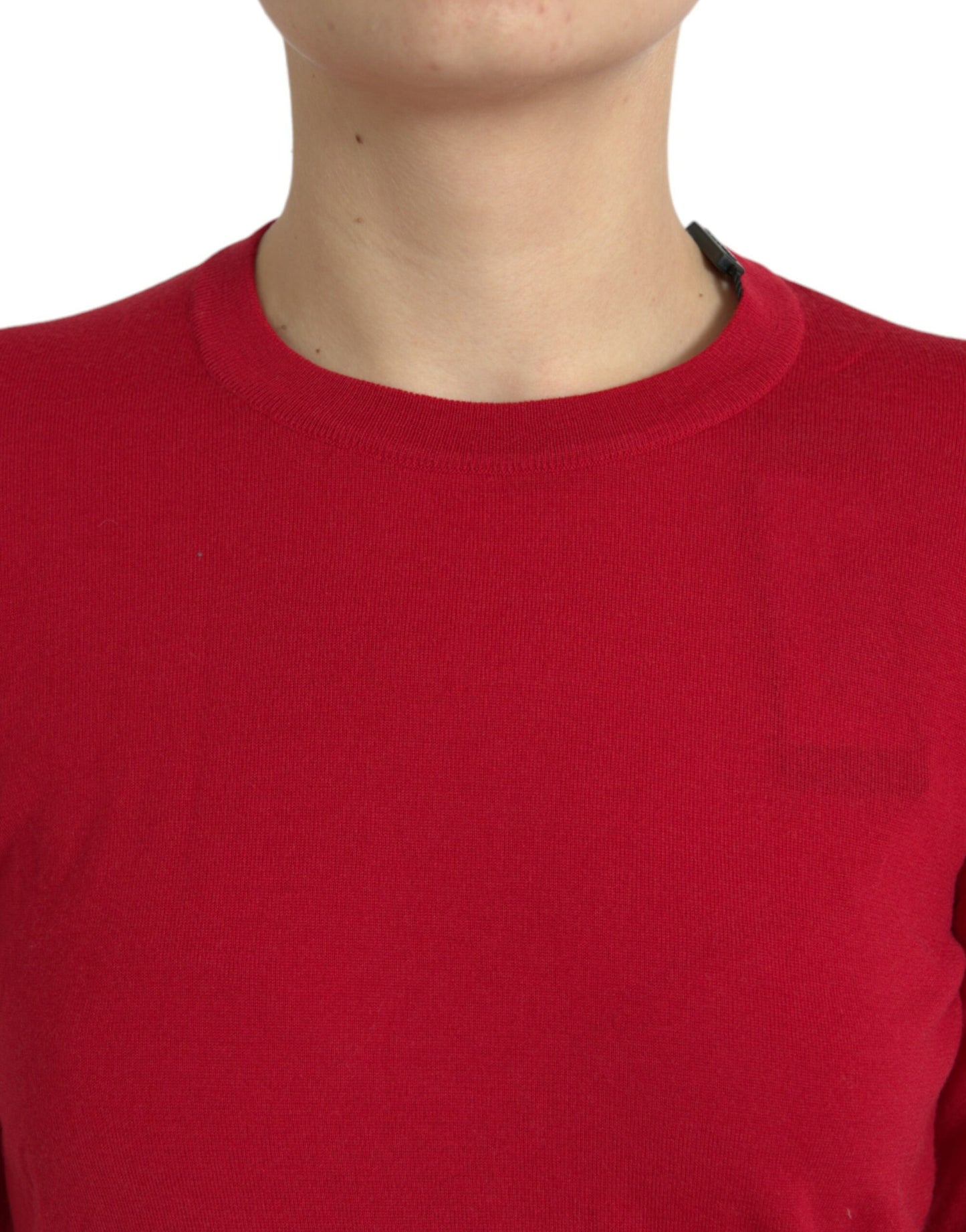 Strahlend roter Wollpullover